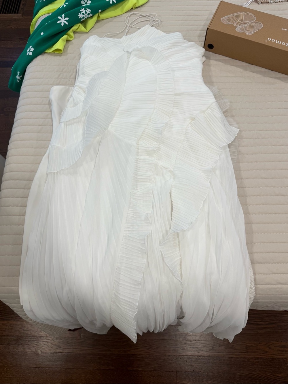 Women White Halter Pleated Ruffle Maxi Dress - Picture 3 of 3